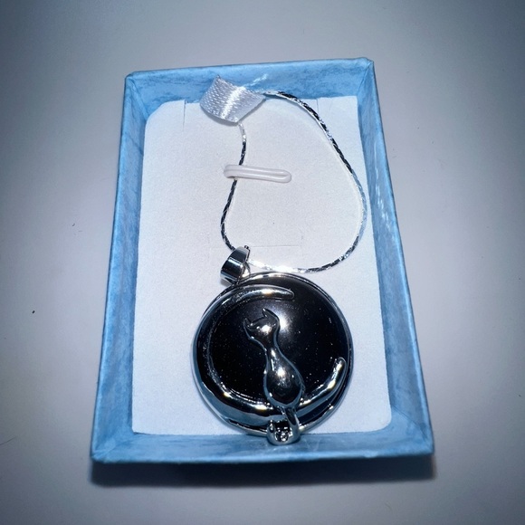 $6 Moon Stone Cat and Moon Necklace. $6 if bundled - Picture 4 of 15